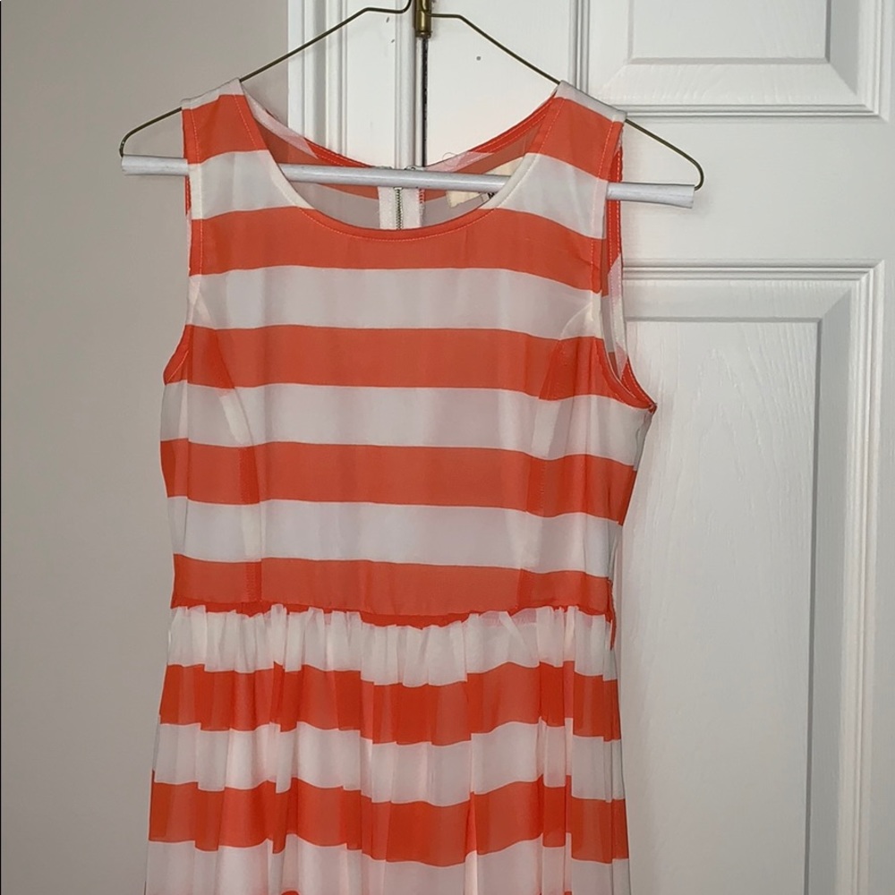 Summer dress with exposed back zipper